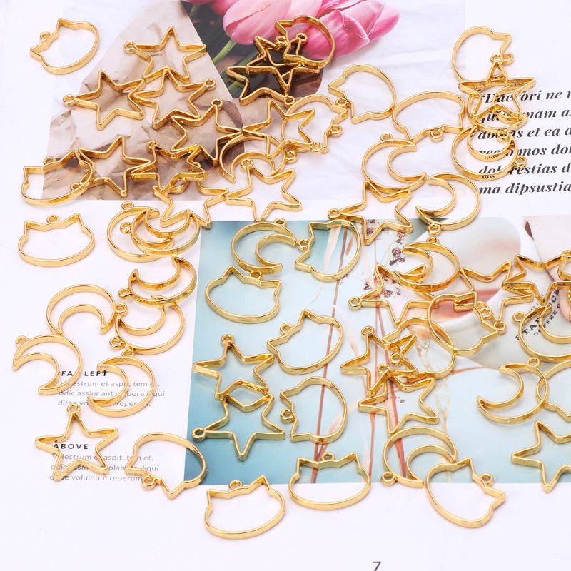 Bezels Set Pendant - จี้กรอบทรงเรขาคณิตขนาดเล็ก90ชิ้นเครื่องประดับเรซินยูวีทำด้วยมือจี้ห้อยคอน่ารักกรอบกลวงทำจากเรซินอีพ็อกซี่เรซิ่น